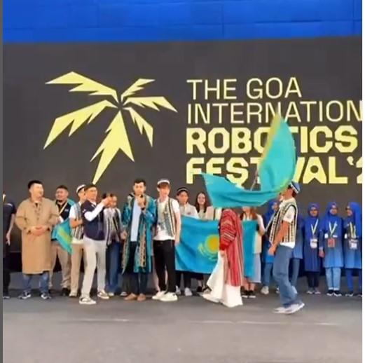 Қазақстандық оқушылар Үндістандағы робототехника чемпионатында топ жарды