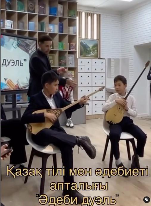 “Әдеби дуэль” мектеп кітапханасында