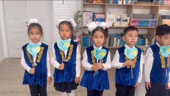 16 желтоқсан -Тәуелсіздік күніне арналған 2 “Ә” сыныбының мектеп кітапханасында өткен сынып сағаты