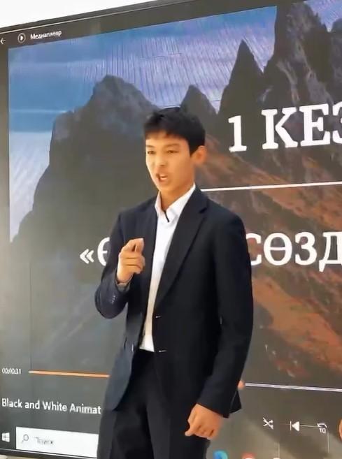 “Бұл ғасырдан емеспін”