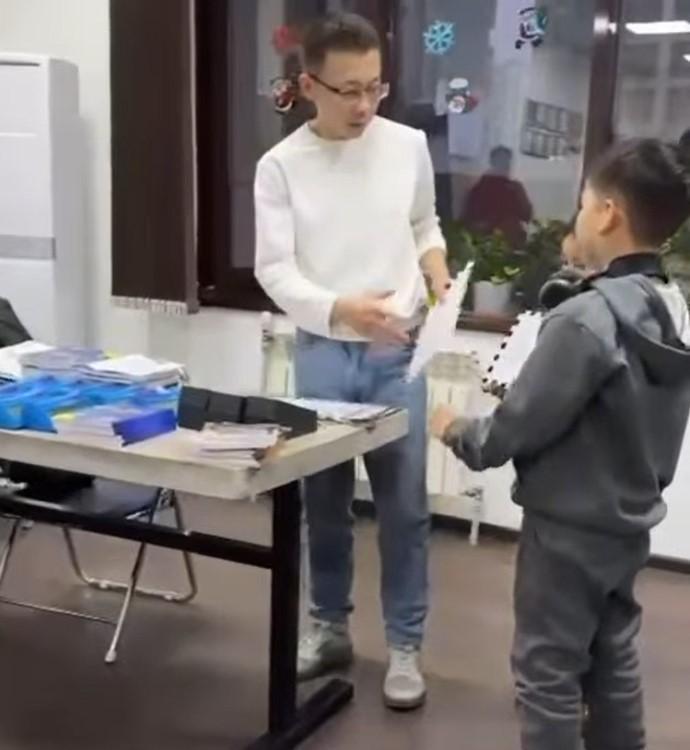 2 “Ә” сынып оқушысы Болысбай Алинұр шахматтан 4 разряд алды. Құттықтаймыз, жарайсың!