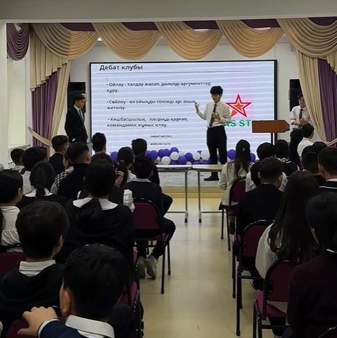 Мектептегі клубтардың ашылуы және мектеп ауласын көркейту жобасы бойынша жиналы