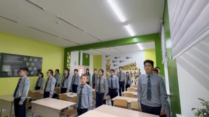 “Ұстазыңды құттықта!” челленджіне мектебіміздің “Жас сарбаздары” құттықтау жолдады