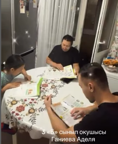 " Отбасымен мәнерлеп кітап оқу" акциясы