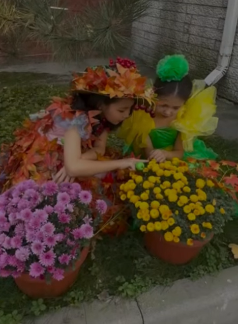 “Алтын күз-2025” дефиле -өнер байқауында көзге түсіп І орын иеленген 5 “Ә” сыныбының талантты оқушылары